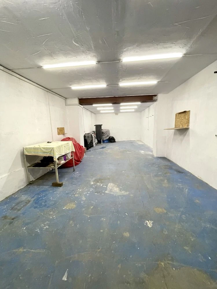 For Sale: DOUBLE Garage in the Center! Premier House!