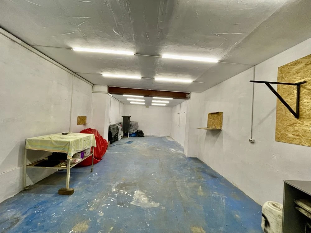 For Sale: DOUBLE Garage in the Center! Premier House!