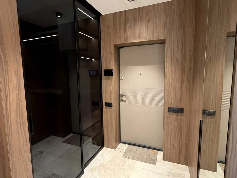Apartment. Dnipro Embankment, вул.