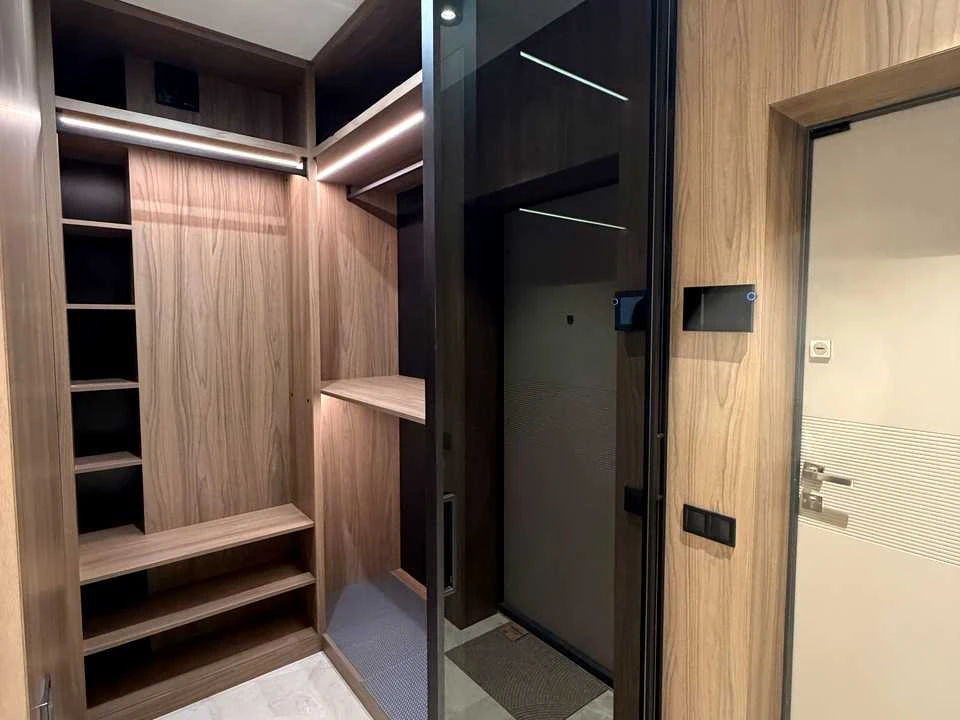 Apartment. Dnipro Embankment, вул.