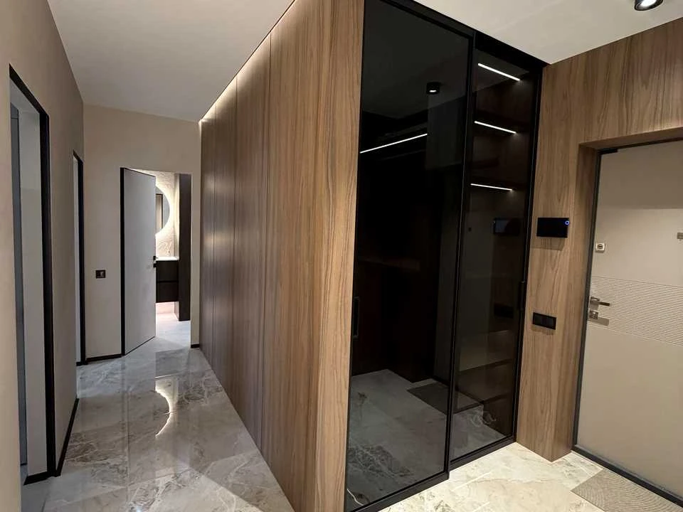 Apartment. Dnipro Embankment, вул.