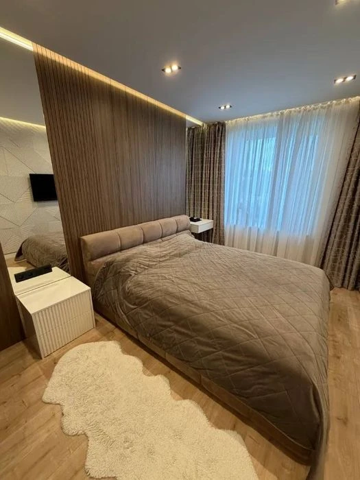 Luxurious 3-room apartment in a new building on Peremozh-3 (Mandryk St.)