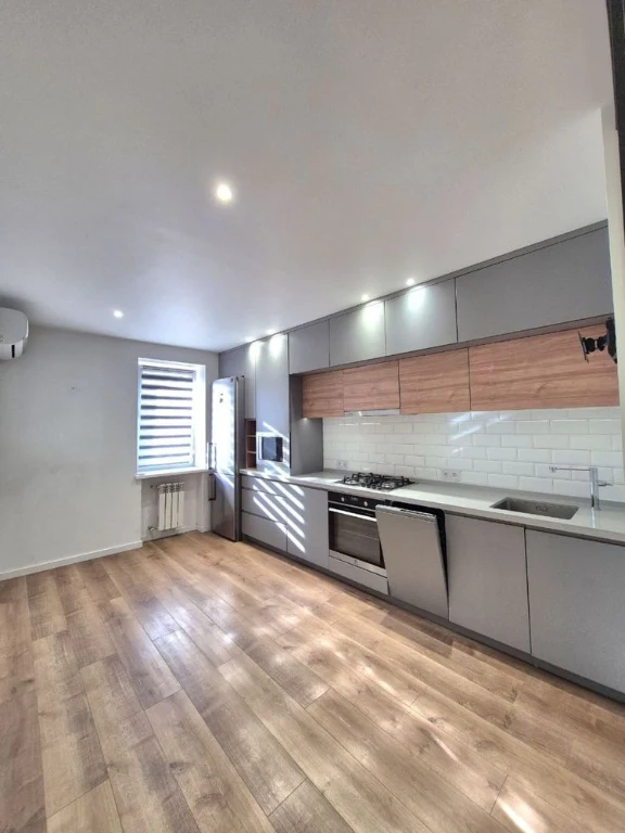 For Sale: 3-Bedroom Apartment at Savkina 6