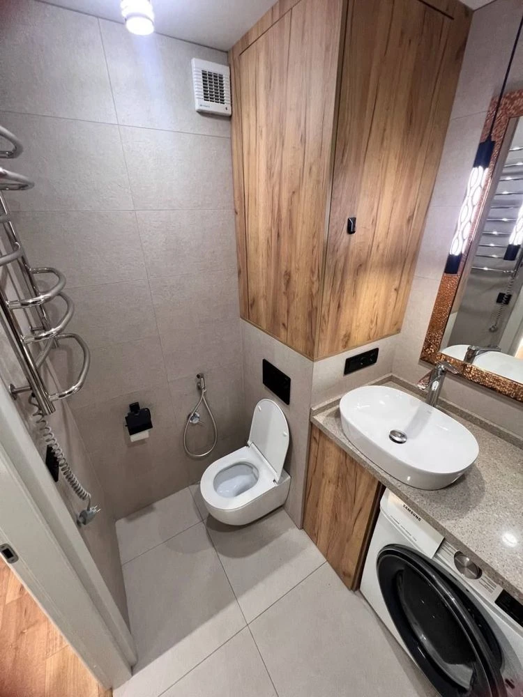Продається 3-кімнатна квартира Савкіна 6