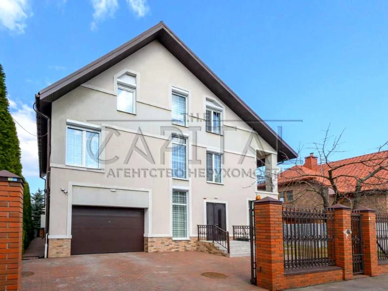 House. Porichkova str.