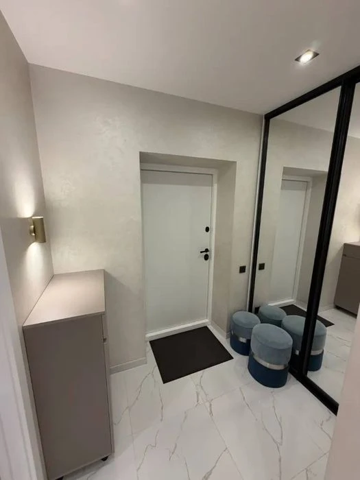 Luxurious 3-room apartment in a new building on Peremozh-3 (Mandryk St.)