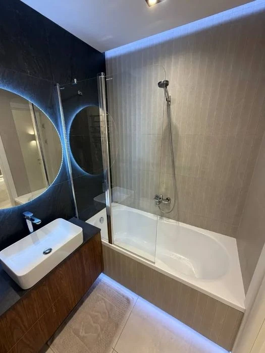 Luxurious 3-room apartment in a new building on Peremozh-3 (Mandryk St.)