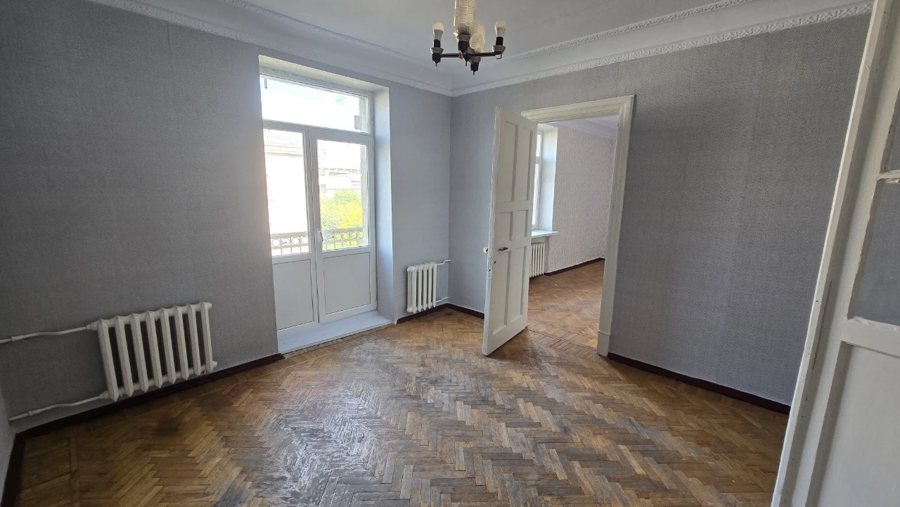 Selling 3 room apartment in the old railway station area - No commission