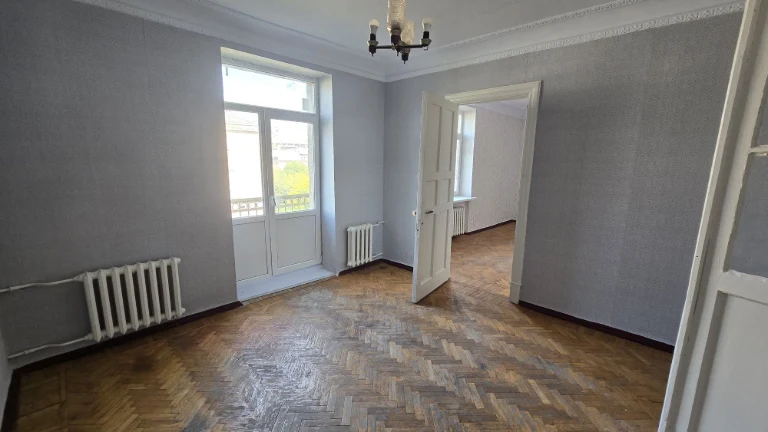 Selling 3 room apartment in the old railway station area - No commission