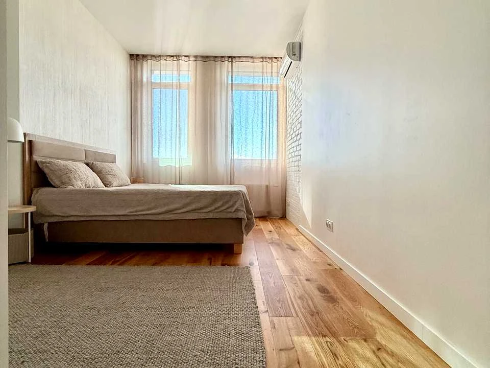 Apartment. Kyiv, Beryeste Street.