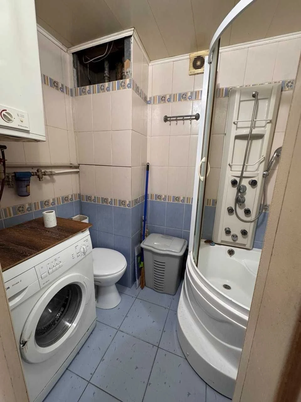 For Sale 3-room apartment Volonterskaya. Poltavsky Shliakh. Metro Hol