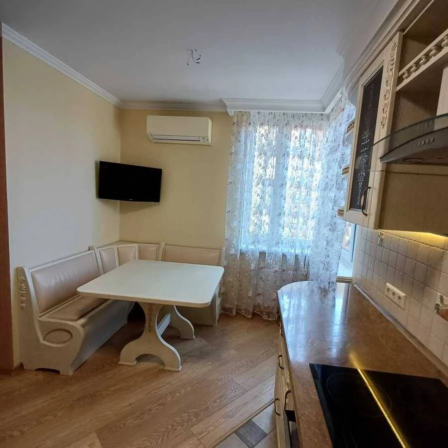 For Sale: 3-bedroom apartment in Kyiv, Holosiiv, Mykhailo Lomonosov