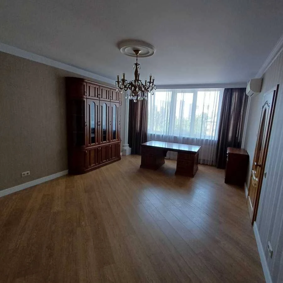 For Sale: 3-bedroom apartment in Kyiv, Holosiiv, Mykhailo Lomonosov