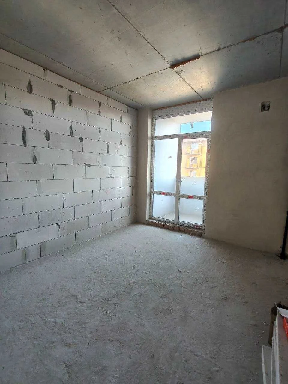 2-room apartment with a view of the mountains.