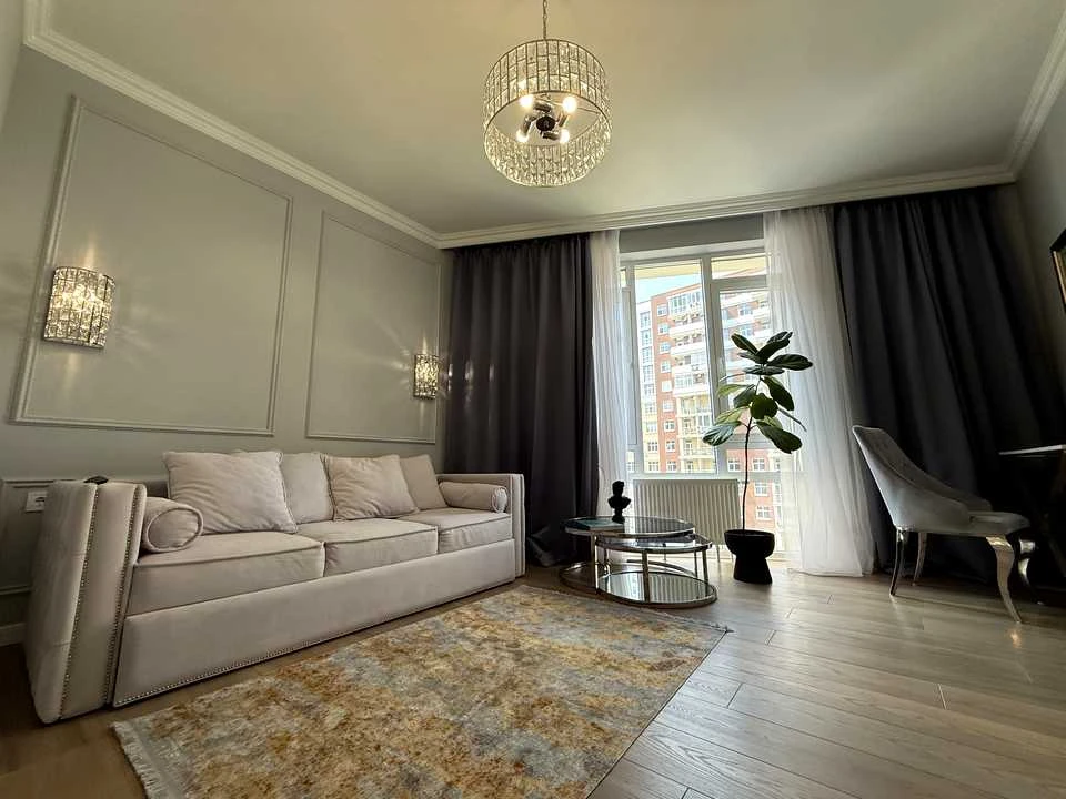 Apartment. Kyiv, Saperne Pole Street