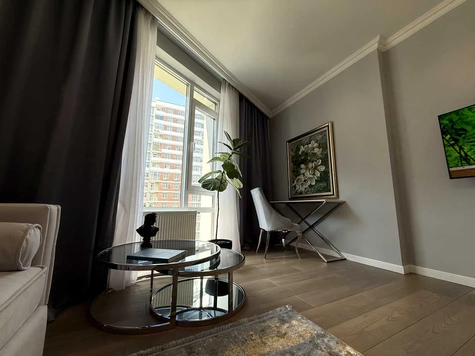 Apartment. Kyiv, Saperne Pole Street