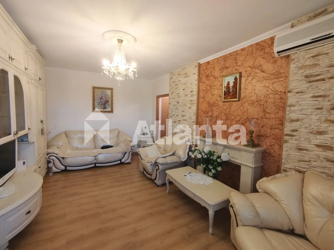 2 кімн. кв.; загал. пл. 51,8 м2; пом. 6/10.; метро Голосіївська.
