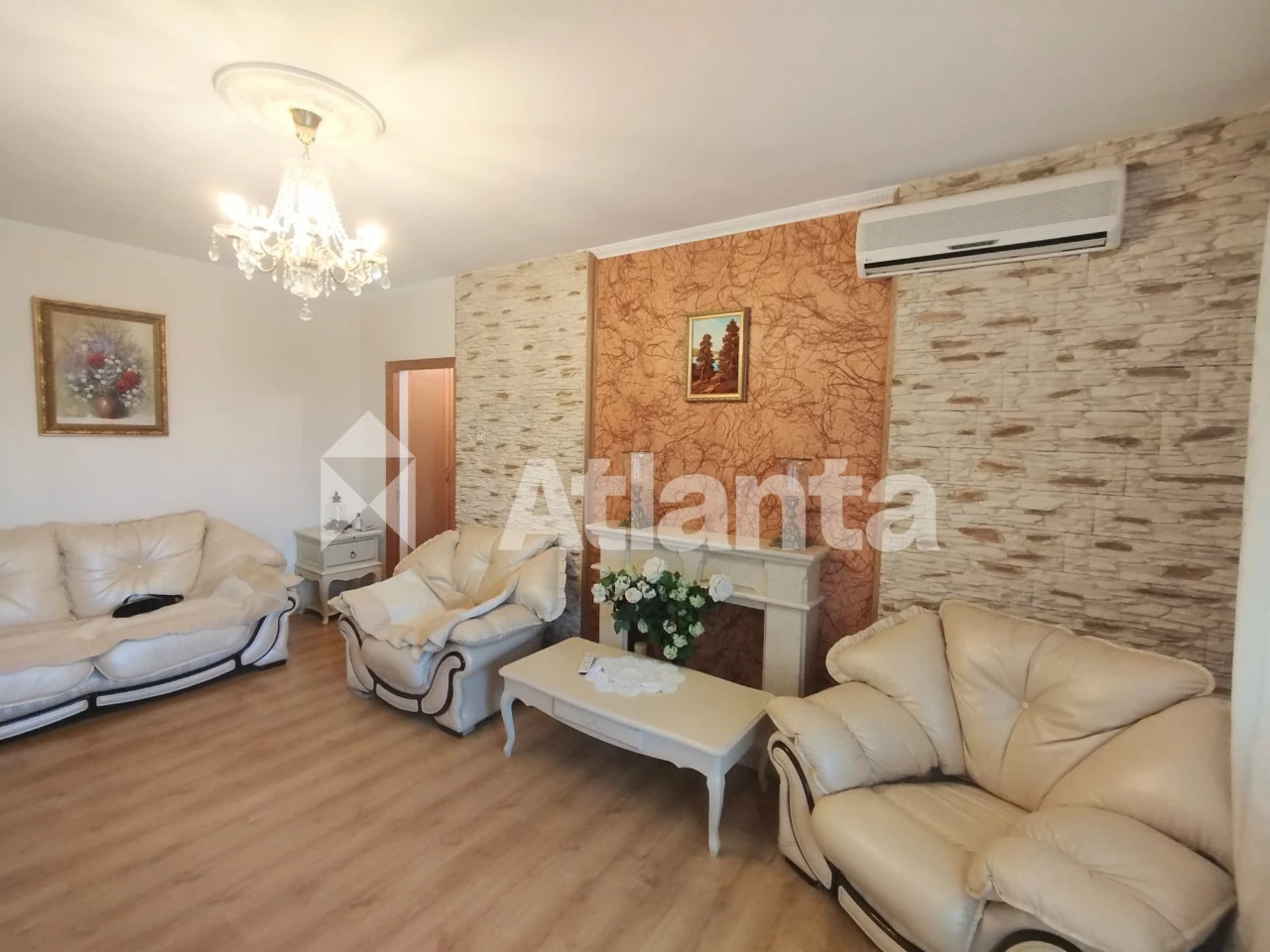 2 кімн. кв.; загал. пл. 51,8 м2; пом. 6/10.; метро Голосіївська.