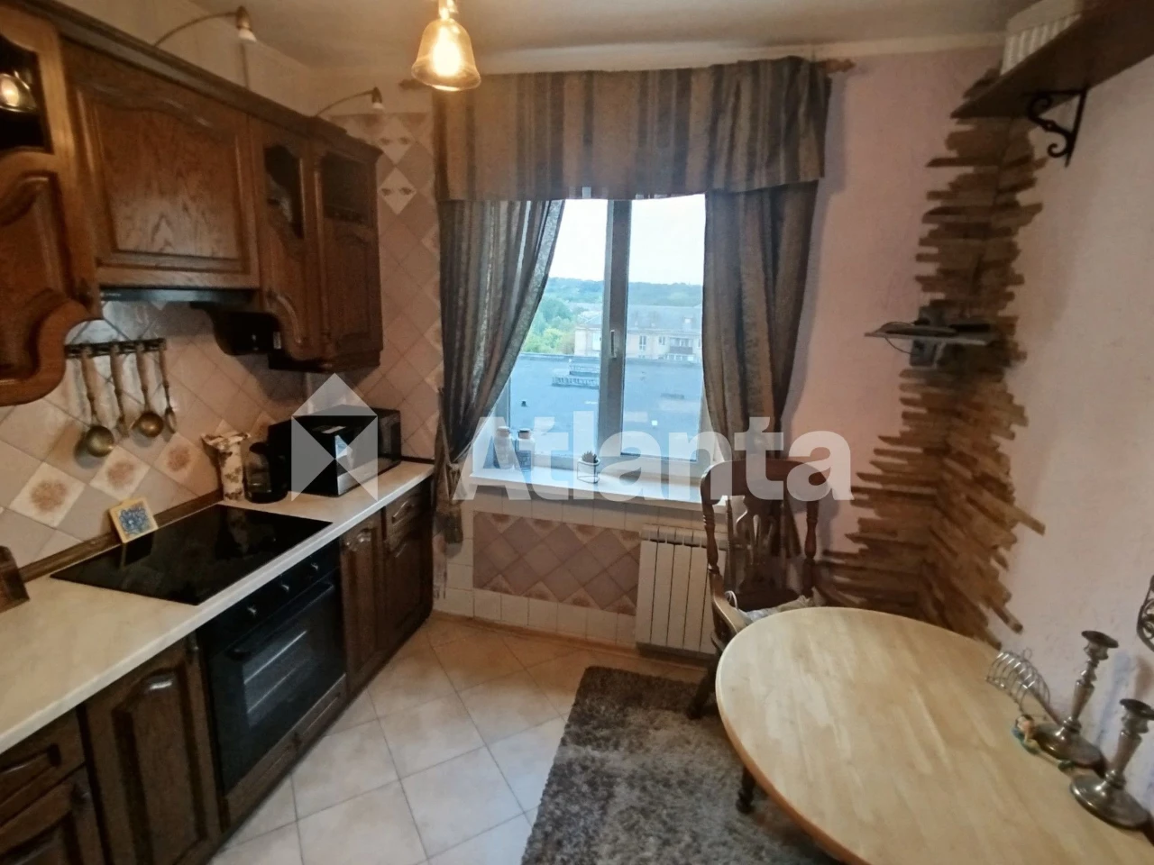 2 кімн. кв.; загал. пл. 51,8 м2; пом. 6/10.; метро Голосіївська.