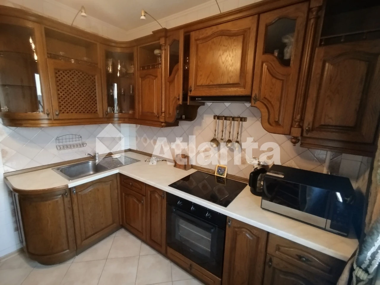 2 кімн. кв.; загал. пл. 51,8 м2; пом. 6/10.; метро Голосіївська.