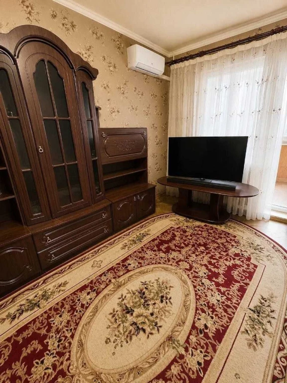 Продається чудова 3-кімнатна квартира біля метро Житомирська
