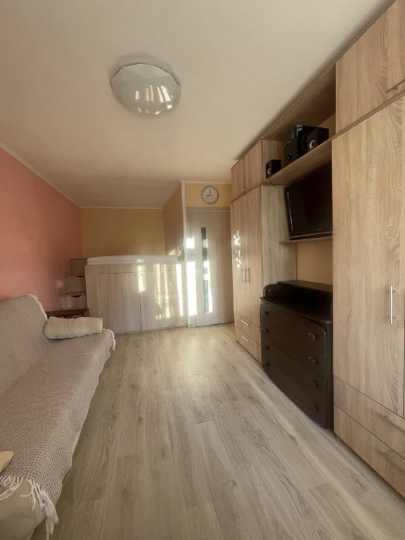 For sale, a tidy one-bedroom apartment in the Solomyansky district, street