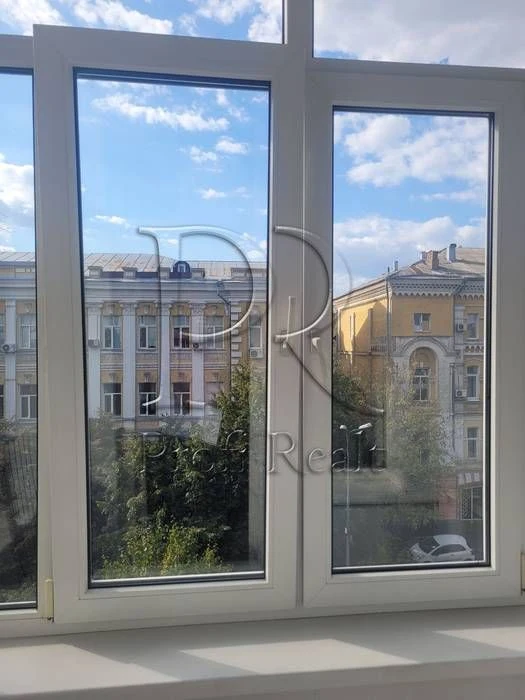 Продаж 2-кімн. квартири в центрі Києва, по вул. Тарасівська/