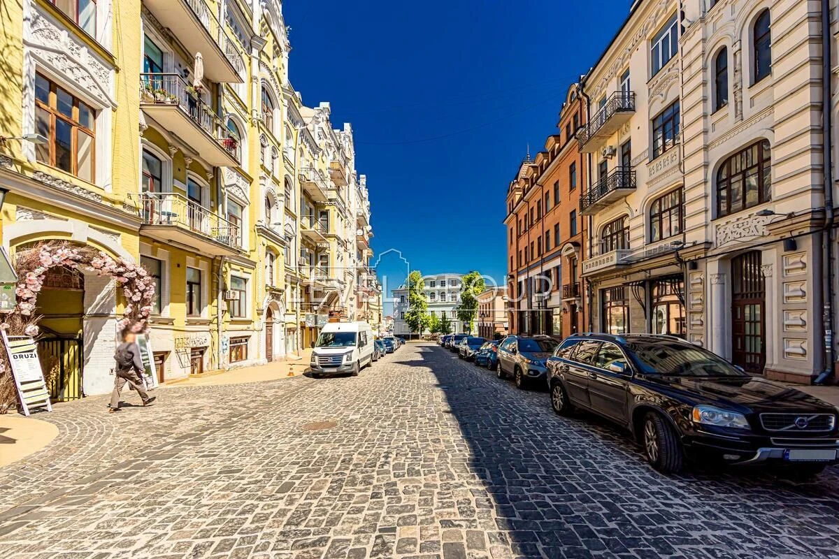 Простора, світла та атмосферна квартира-студія, Андріївський