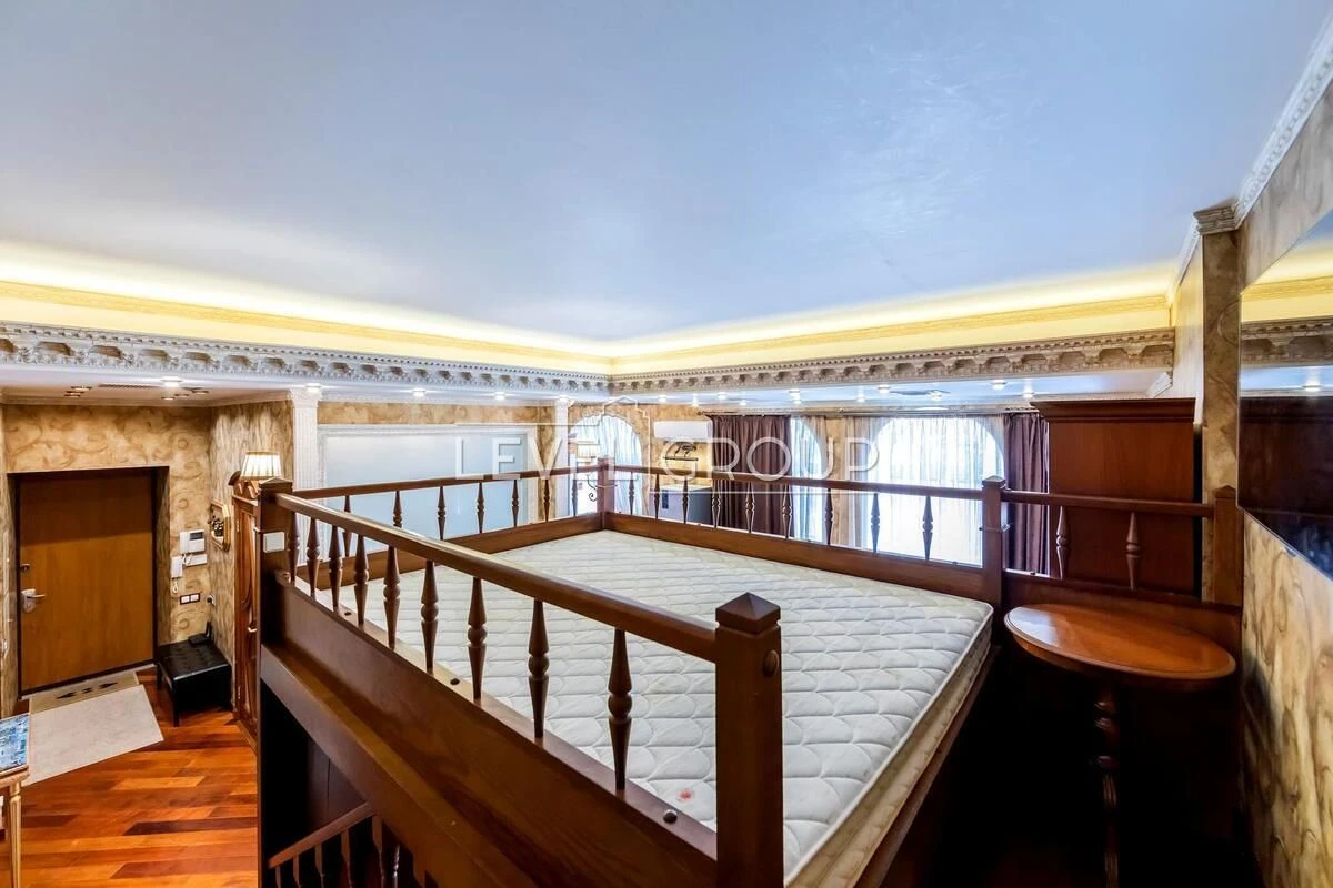 Простора, світла та атмосферна квартира-студія, Андріївський
