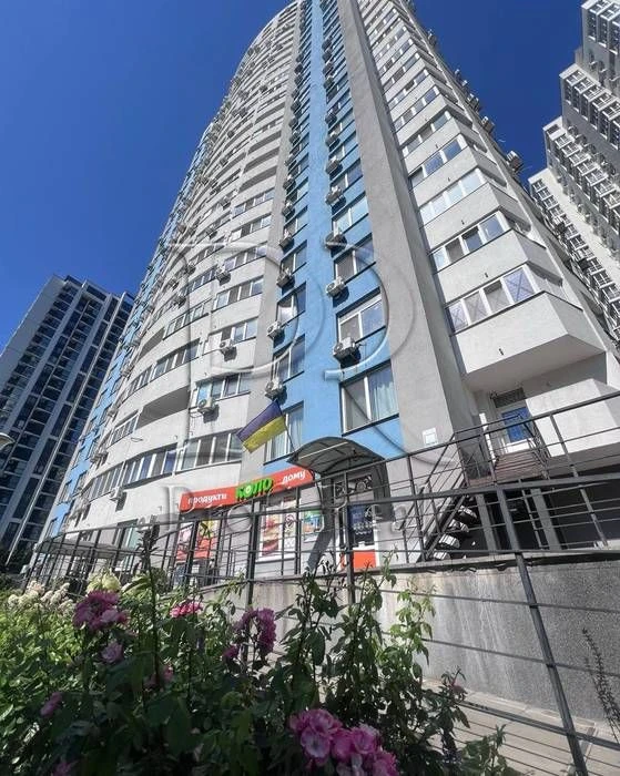 Продаж квартири-студії біля метро Вирлиця ( Харківське шосе