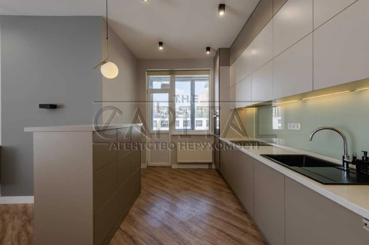 Sale of a renovated designer apartment PECHERSK CENTER Residence