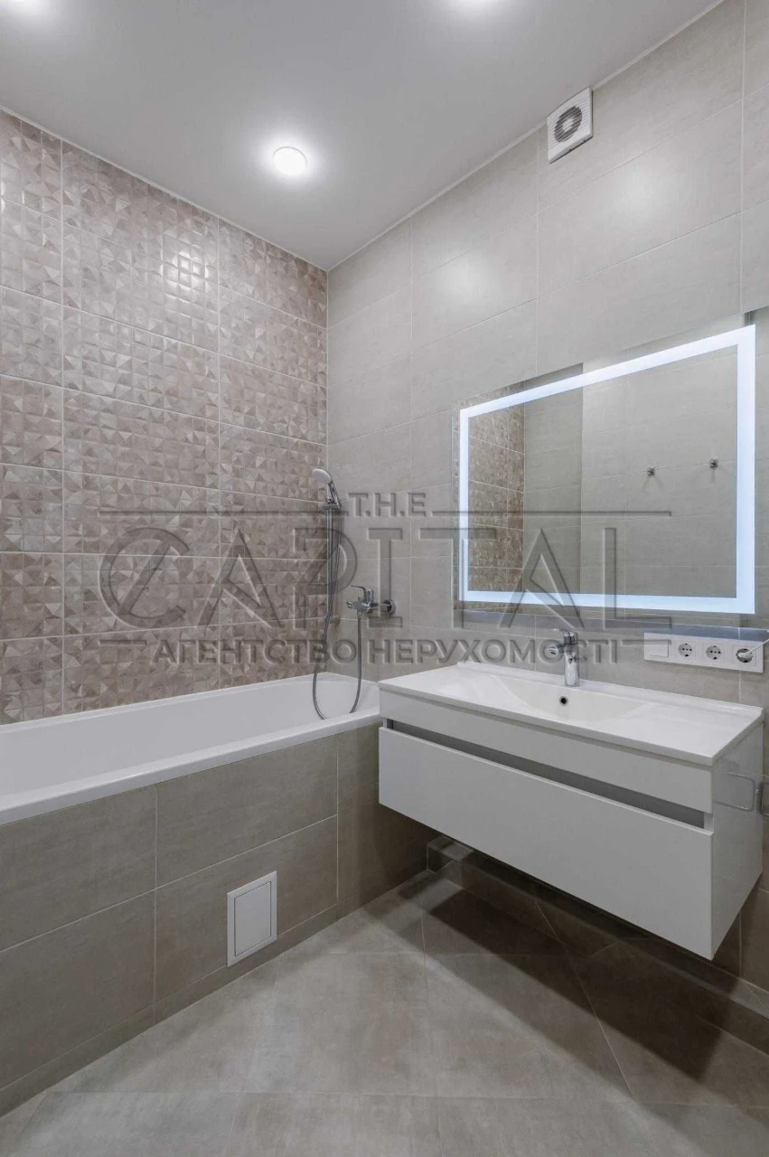Sale of a renovated designer apartment PECHERSK CENTER Residence