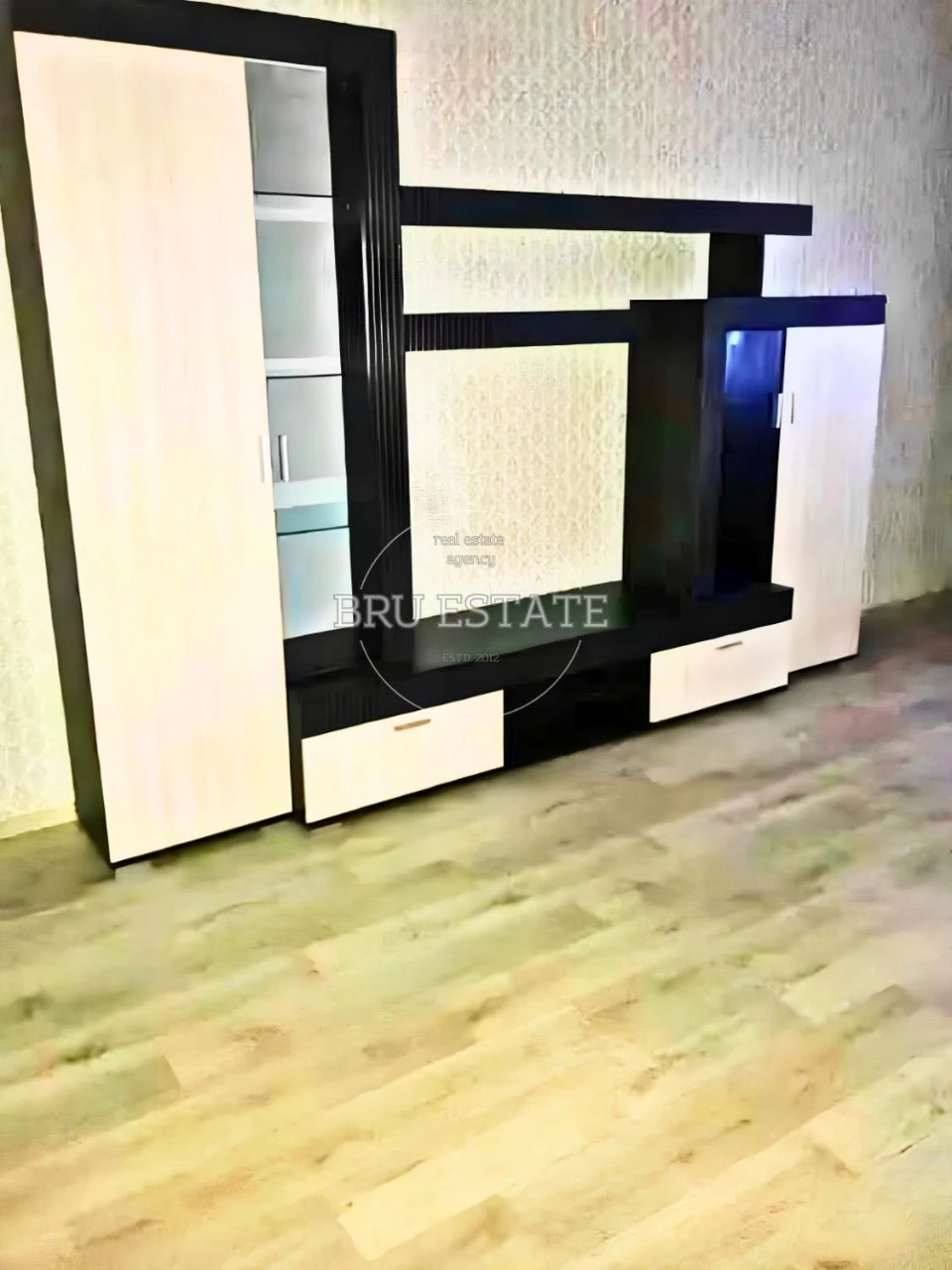 Продаж 2 к квартири Харківська Позняки 7й поверх Газ 51 м