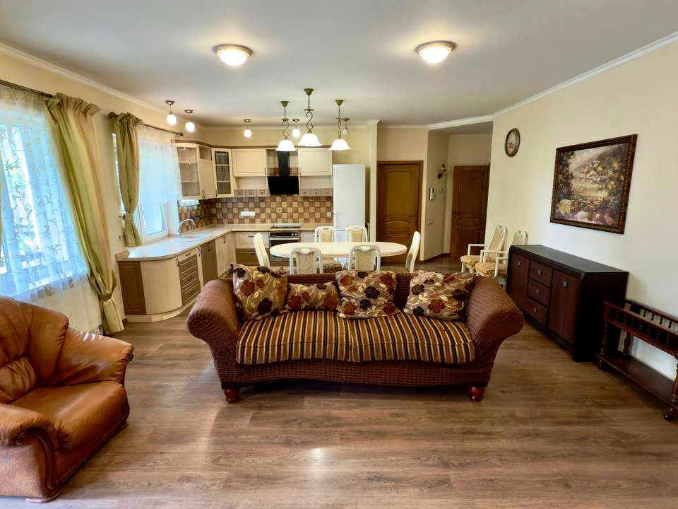 House. Kyiv, 50A Sadova St.