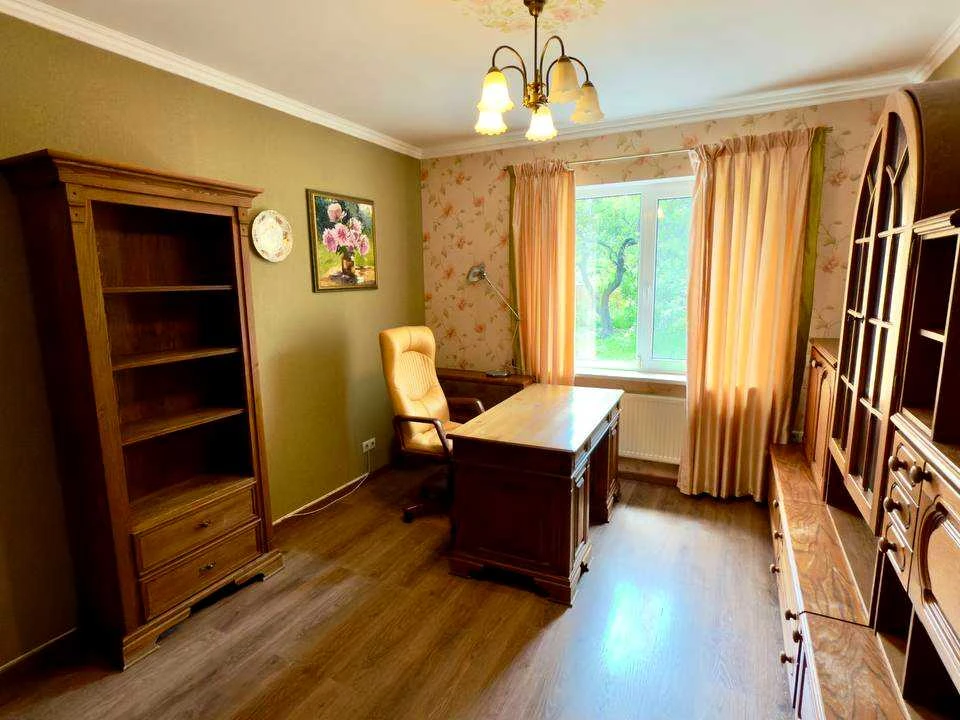 House. Kyiv, 50A Sadova St.