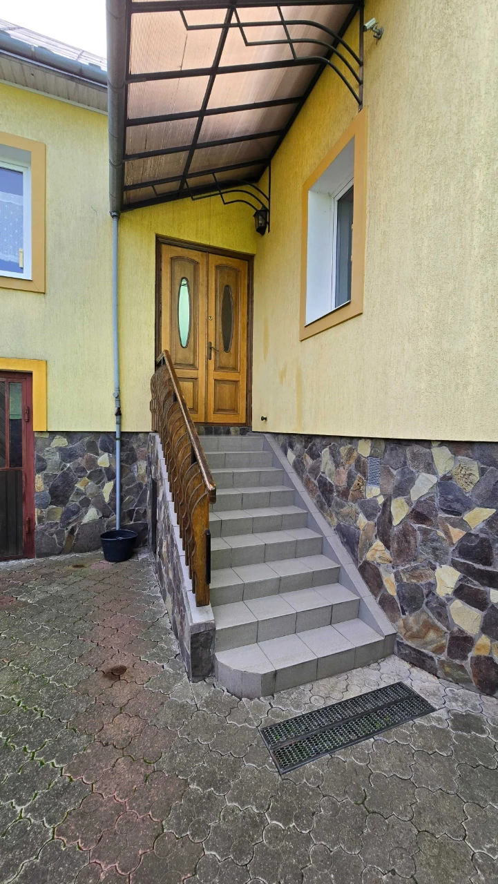 Продається будинок в центрі міста.