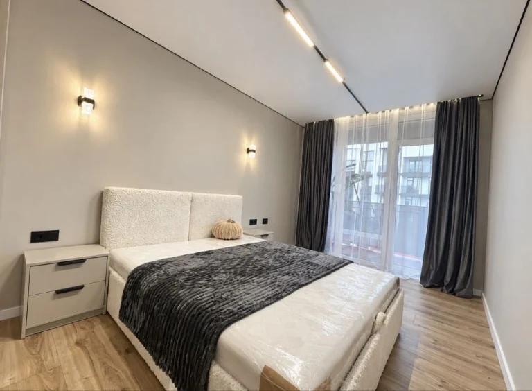 1-bedroom apartment in the "Manhattan UP" complex for $95,000, no buyer's commission
