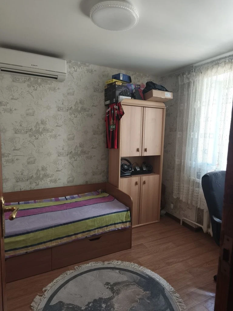 Spacious 4-bedroom apartment, Korabelny