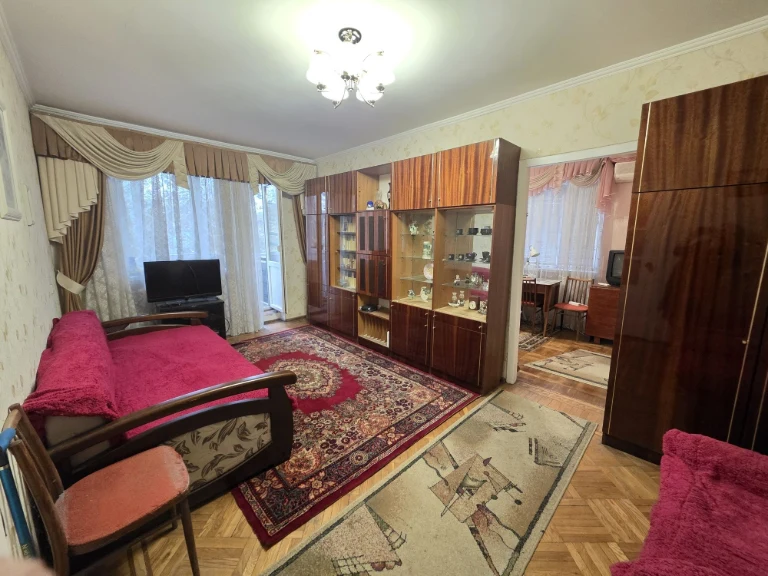 2-room apartment on Cosmonauts 1 station, Yuzhm, for sale!