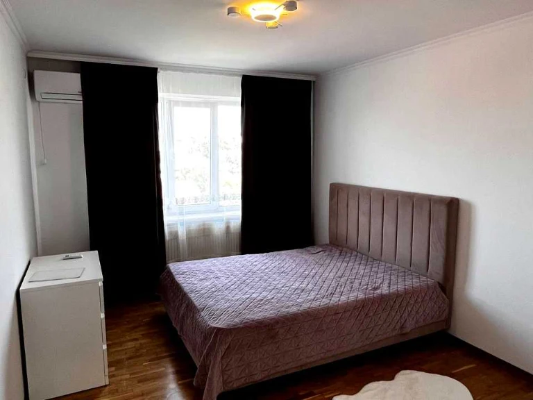 Apartment. Chernivtsi, Independence Avenue