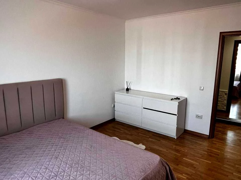 Apartment. Chernivtsi, Independence Avenue