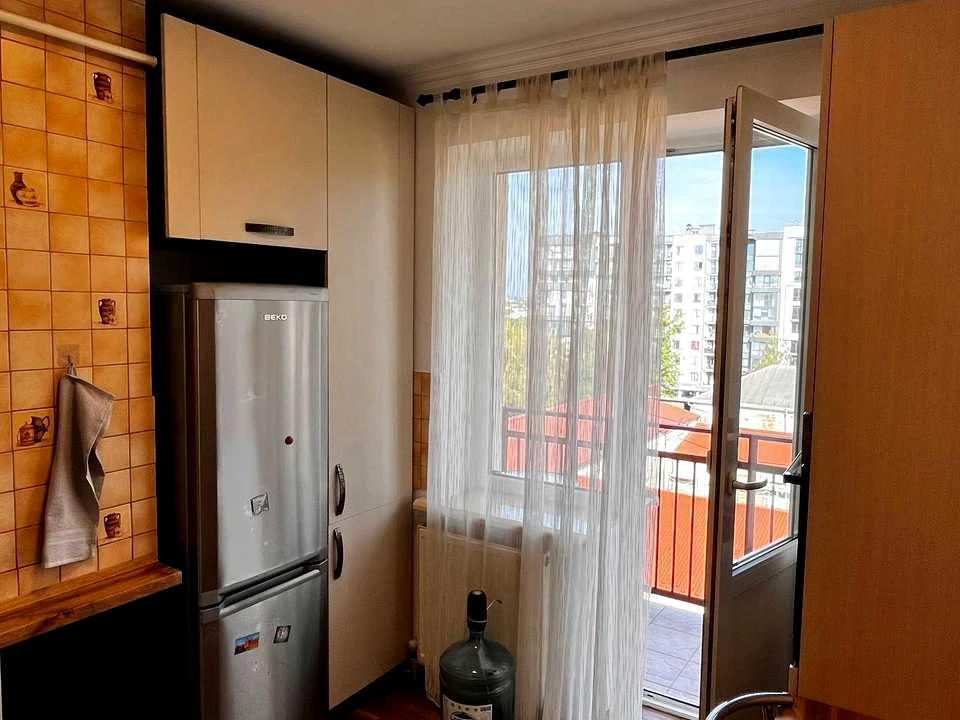 Apartment. Chernivtsi, Independence Avenue