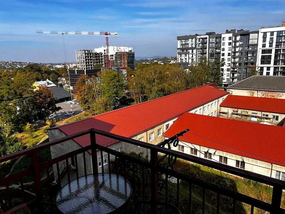 Apartment. Chernivtsi, Independence Avenue