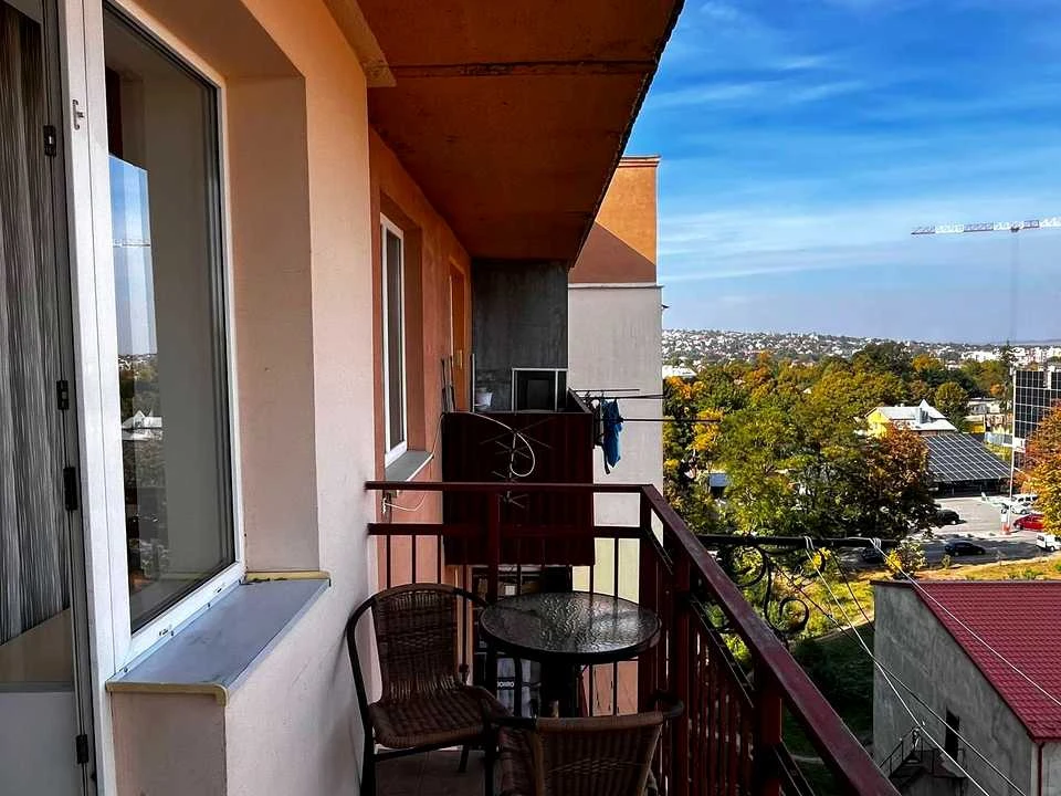 Apartment. Chernivtsi, Independence Avenue