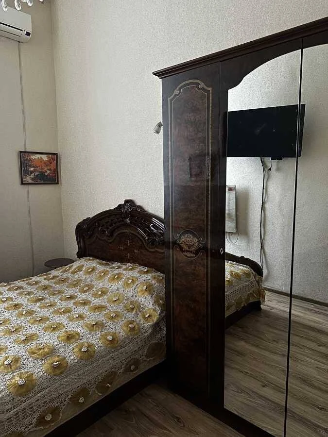 Rent long-term 2-bedroom apartment in Kyiv, Pecerskyi, Круглоунів