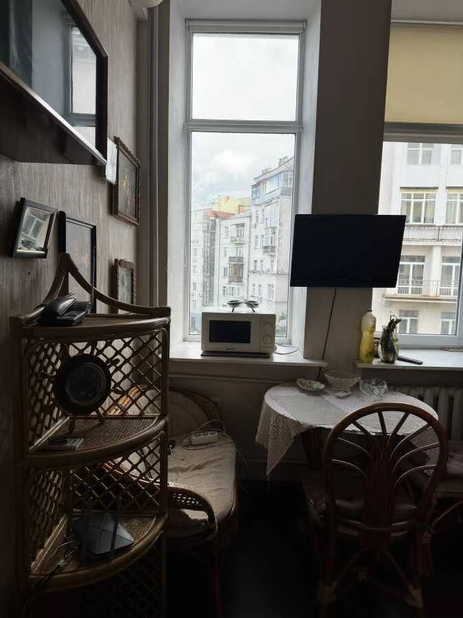 Rent long-term 2-bedroom apartment in Kyiv, Pecerskyi, Круглоунів