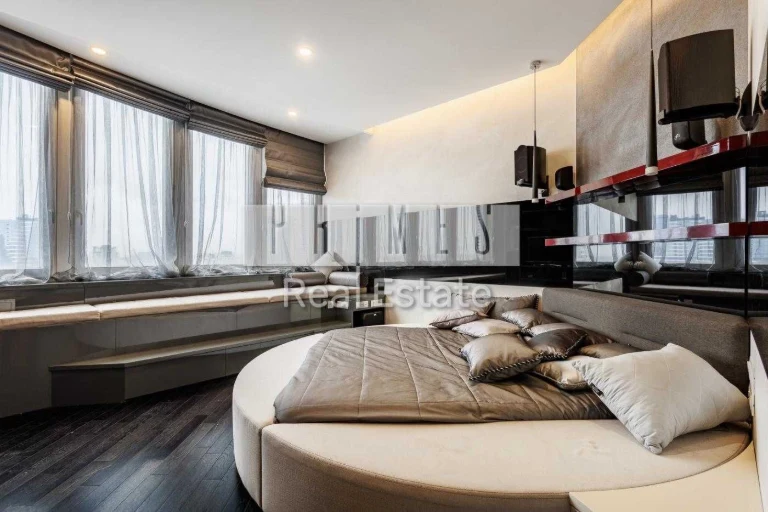 Sale of a 4-room apartment with quality renovation on Pidvisoskyi 6b
