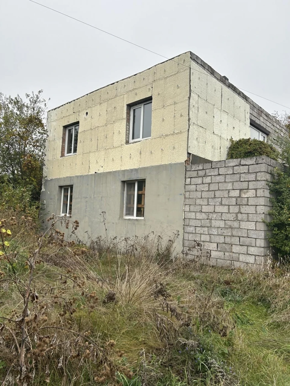 Продам будинок в котеджному районі Таромського