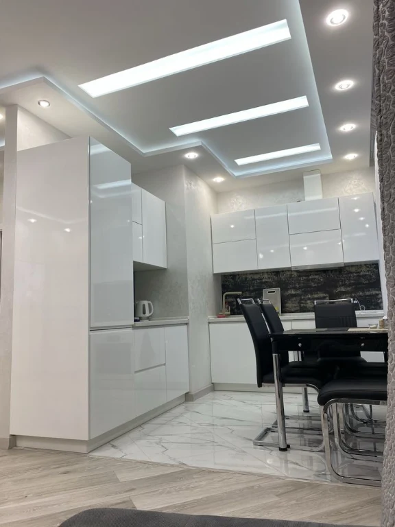 Продам  свою квартиру на Каманина Жк27