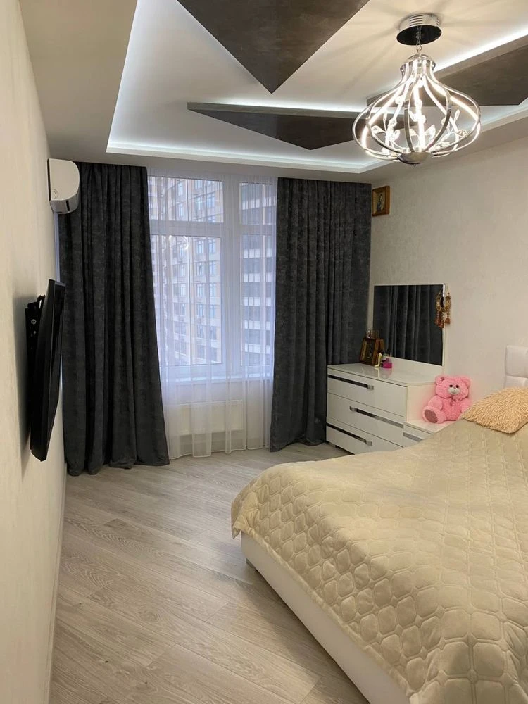 Продам  свою квартиру на Каманина Жк27